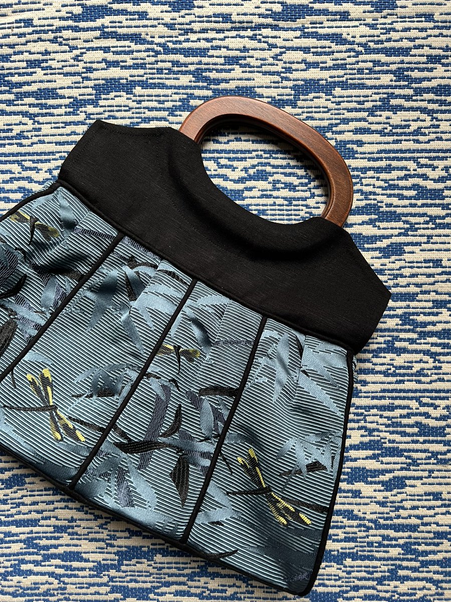 Madam Butterfly bag from Suzhou Cobblers.

#suzhoucobblersdesigns #suzhoucobblersbag #madambutterfly #dragonflybag #totebag #handmadewithlove #sewinglove