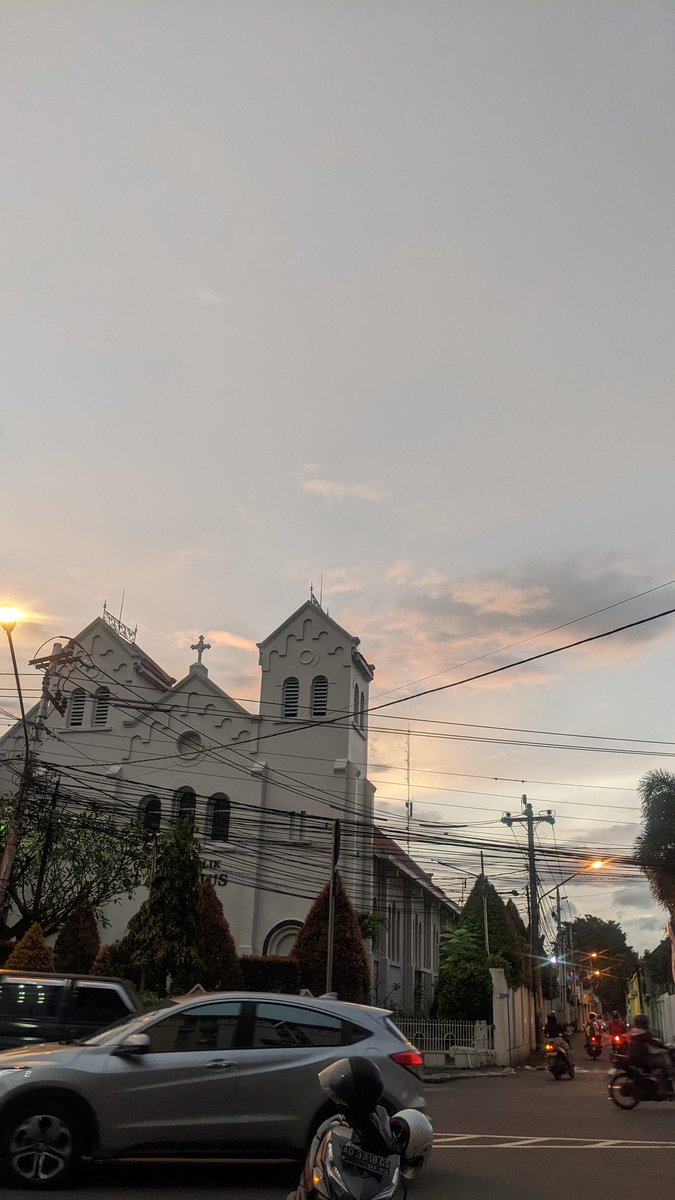 gundampunk's tweet photo. Sangat bersyukur bisa menikmati hidup di solo. Indah banget , hangat banget , selalu positif vibes setiap harinya. hal sederhana yang sangat istimewa , hadiah dari Tuhan terlahir dan menetap di kota ini ❤️❤️❤️ https://t.co/kZsszy2Lgp