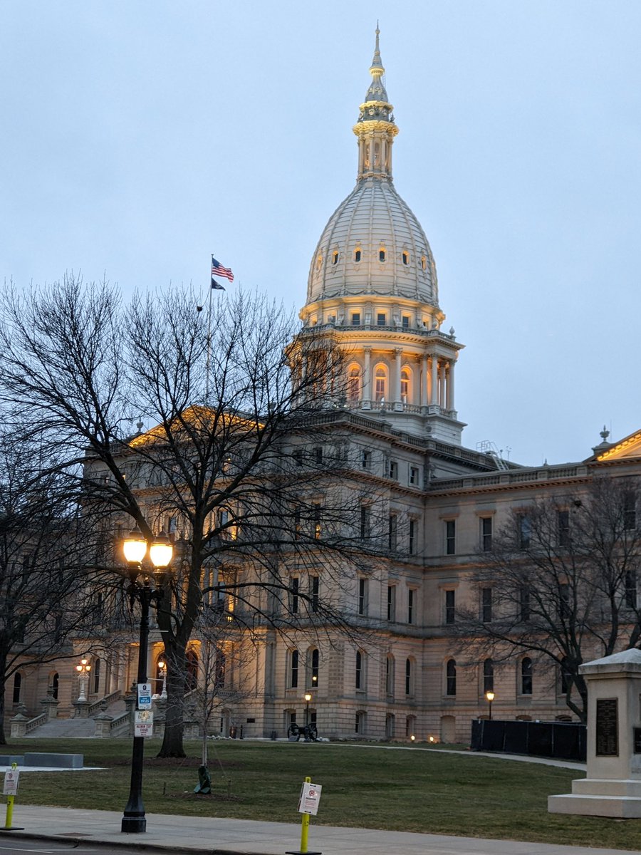 MIFamilyDocs's tweet photo. We're "broadcasting" live from downtown Lansing today, where more than 150 family physicians, family medicine residents, and medical students are convened for Michigan Family Medicine Advocacy Day. #MiFamilyDocs #PrimaryCare #prevention #MakeMIHealthy #AdvocacyMatters @MAOFP1 https://t.co/mydY12KPQH
