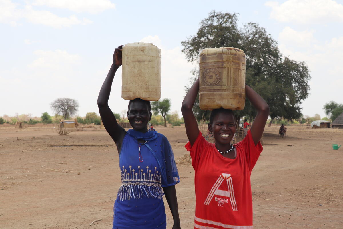WorldVision's tweet photo. #WorldWaterDay is a day to raise awareness on stories like Angelina's. 

📸 Anglina, 28, is a mother from #Sudan who used to walk hours to fetch water. We installed a solar-powered water yard near her home, which has significantly reduced her walk times. 

https://t.co/6XlOpSdLrY https://t.co/d2cAPctH7w