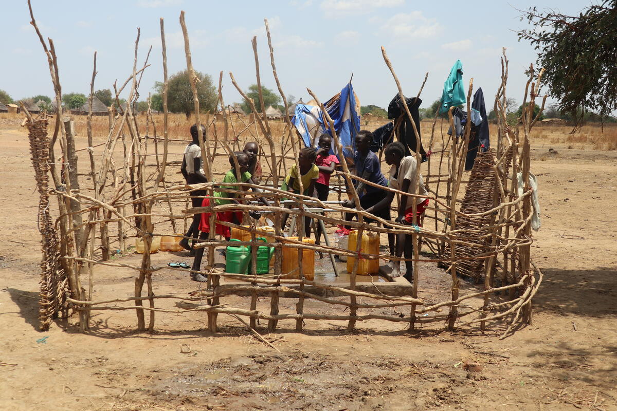 WorldVision's tweet photo. #WorldWaterDay is a day to raise awareness on stories like Angelina's. 

📸 Anglina, 28, is a mother from #Sudan who used to walk hours to fetch water. We installed a solar-powered water yard near her home, which has significantly reduced her walk times. 

https://t.co/6XlOpSdLrY https://t.co/d2cAPctH7w