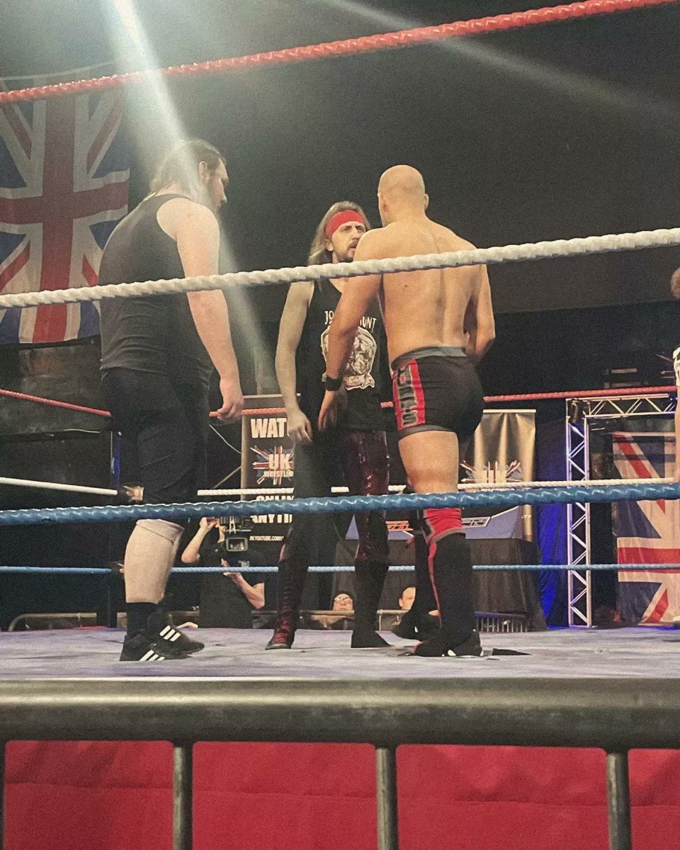 TaaviPeelo's tweet photo. Last @UKWrestling_TV #FridayNightShowdown I returned after 2 weeks.
#RaisedWithFreakingWolves #FreakingUNTOUCHABLE #Wrestling #ProWrestling #BritishWrestling #WeeklyWrestling #UKWrestling #ukw #triplethreat https://t.co/actN1wYfwr