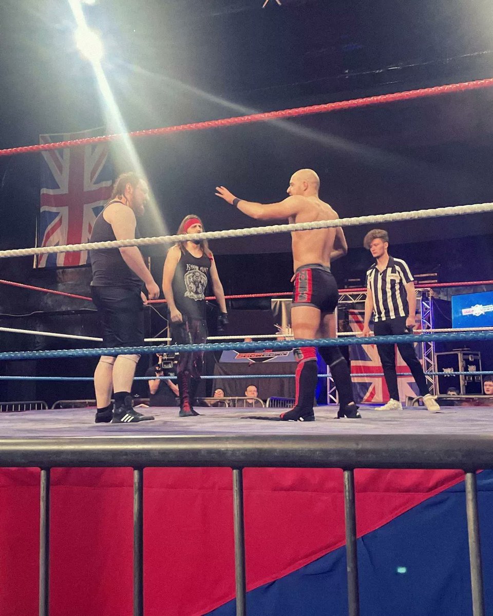 TaaviPeelo's tweet photo. Last @UKWrestling_TV #FridayNightShowdown I returned after 2 weeks.
#RaisedWithFreakingWolves #FreakingUNTOUCHABLE #Wrestling #ProWrestling #BritishWrestling #WeeklyWrestling #UKWrestling #ukw #triplethreat https://t.co/actN1wYfwr