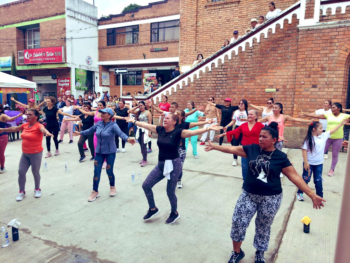 Buen día☀️||Acompañamos la conmemoración del #DíaInternacionalDeLaMujer en el municipio de #Silvania. Se dispuso de una feria de emprendimientos femeninos, muestras culturales y participación de las mujeres en actividades deportivas.🙋🏻‍♀️Tod@s somos #Cundinamarca #RegiónQueProgresa