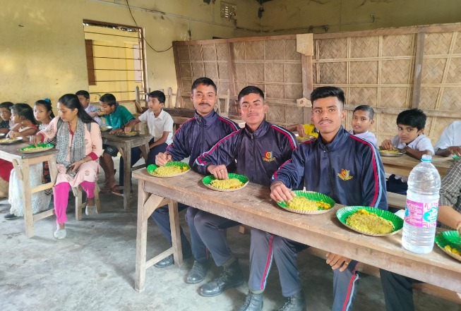 nccner's tweet photo. Each One Teach One Initiative  Hailakandi , A noble endeavour undertaken  by  SD Cdt Gaurab Dey &amp; his team from Srikrishan Sarda  College,  4 Assam NCC Bn by mentoring the Junior Grade students at Govt School,Hailakandi on  health, hygiene &amp; other general aspects.
@HQ_DG_NCC https://t.co/RP992vyWqs