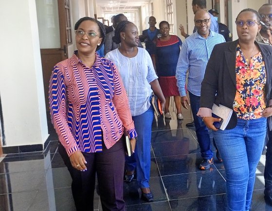 Muhangadis's tweet photo. Umunyamabanga Uhoraho muri @RwandaGender @MBatamuliza ari kumwe n'Umunyamabanga Mukuru Wungirije wa @RIB_Rw @KalihangaboIsa , CD wa @RwandaHealth Edward KAMUHANGIRE na V/M ASOC @Gilmugabo basuye Ibitaro bya Nyabikenke by'umwihariko #ISANGE ONE STOP CENTER. https://t.co/tkQCRr48GK