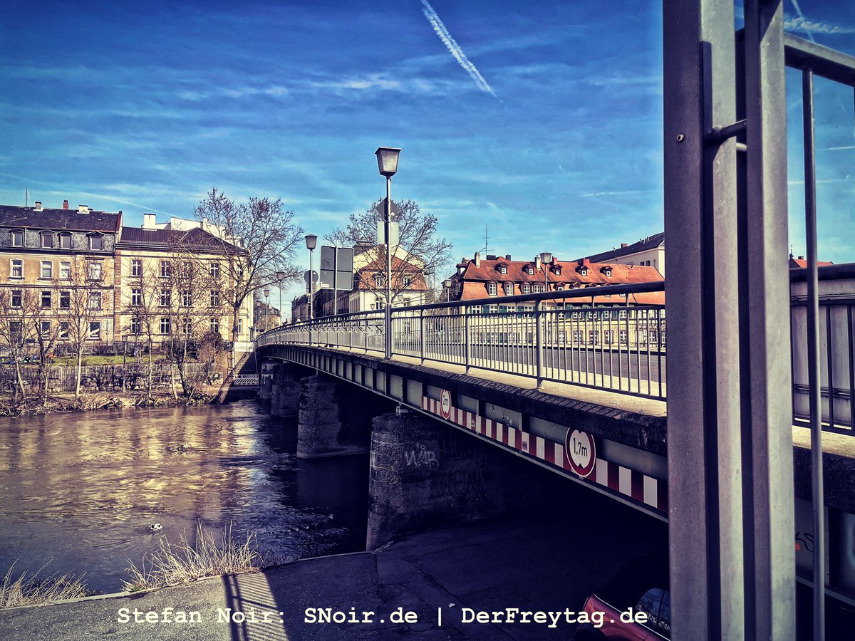 stefan_noir's tweet photo. Der Spaziergänger: An einer Brücke stehend; Gedanken in Bamberg. 

#sn #DerFreytag #DerDenker https://t.co/hcjMe5ik3s