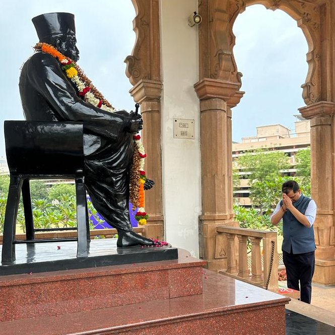"पूर्ण करेंगे हम सब केशव, वह साधना तुम्हारी।
आत्म हवन से राष्ट्र्देव की, आराधना तुम्हारी।।"

Visited Keshav Smriti on the Birth Anniversary of RSS Founder Param Pujniya Aadya Sarsanghchalak Dr. Keshav Baliram Hedgewar.
