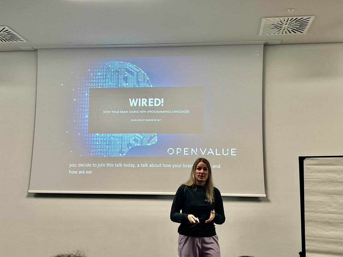 Amazing talk by Simone de Gijt from <a href="/OpenValue/">OpenValue</a> about how our brain learns new things <a href="/JavaLandConf/">JavaLandConf</a>