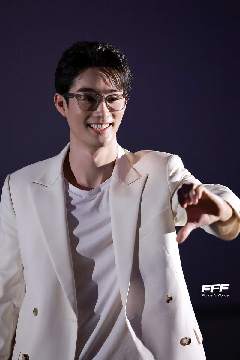 fofforce_'s tweet photo. [230322] FFF — @fforcejs 

— 🦊

#FFForce
#fforcejs #ฟอสเองจะใครละ
#fforce_ #IMAXLaserXforcebook https://t.co/EIG6Qf1Vn2