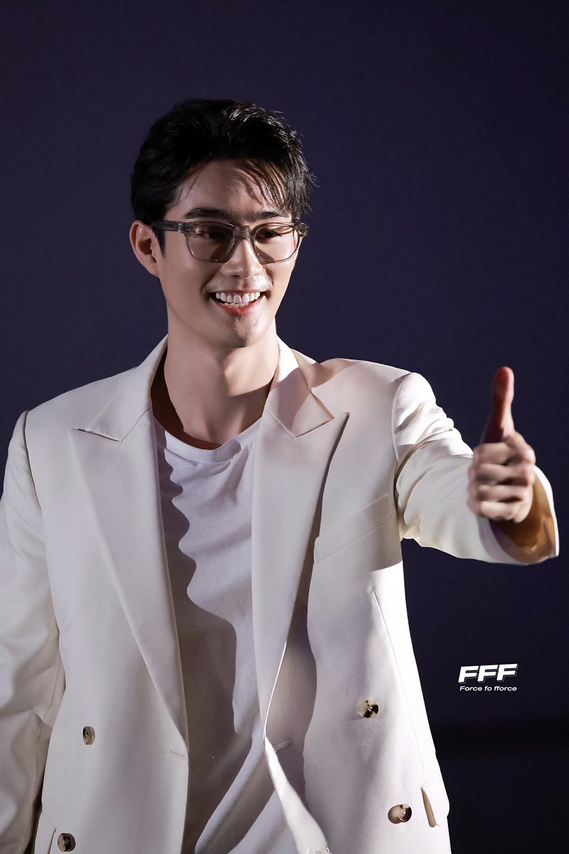 fofforce_'s tweet photo. [230322] FFF — @fforcejs 

— 🦊

#FFForce
#fforcejs #ฟอสเองจะใครละ
#fforce_ #IMAXLaserXforcebook https://t.co/EIG6Qf1Vn2