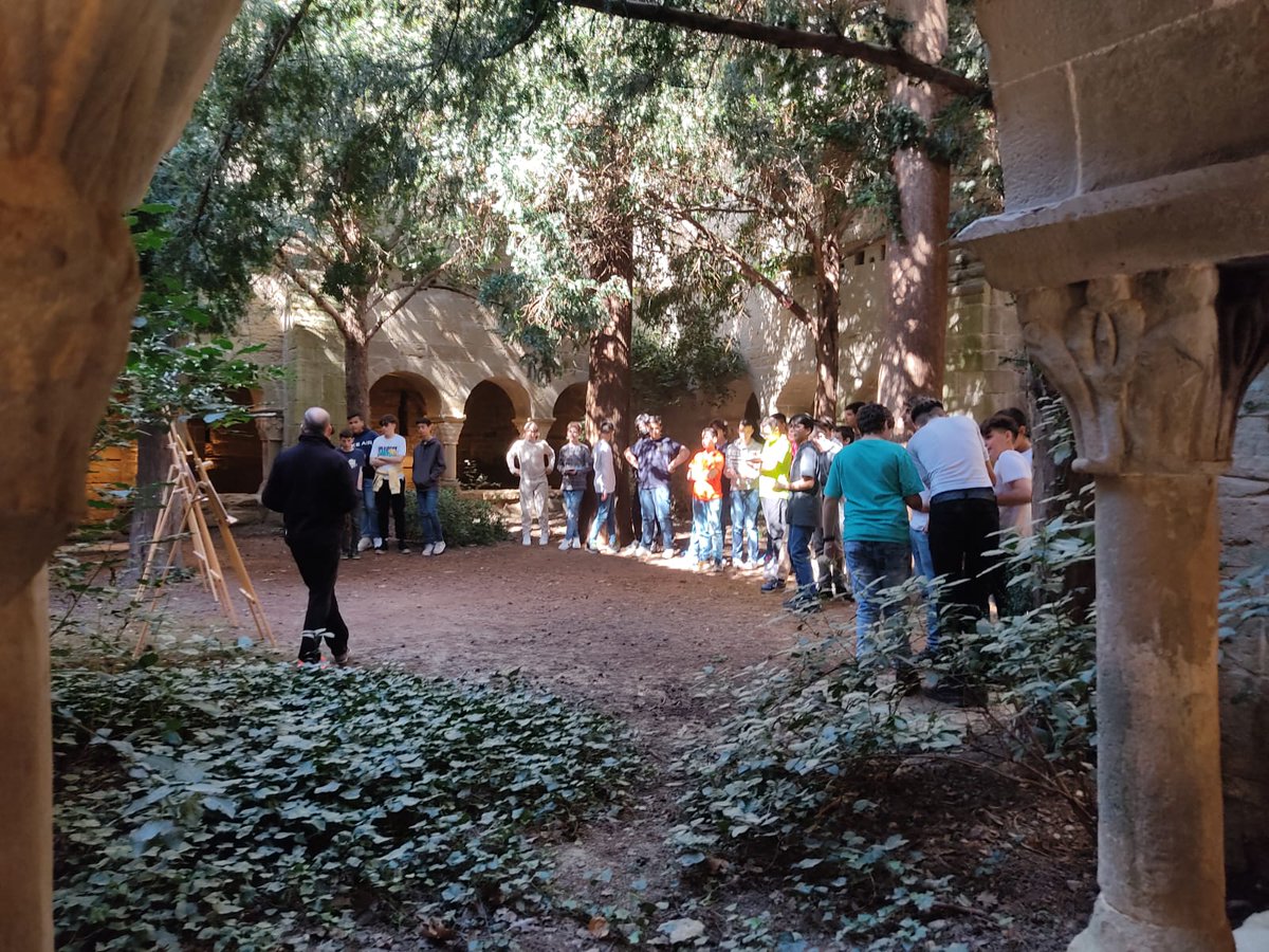 xaloc_edu's tweet photo. Dijous passat, els nostres alumnes de 3r d'ESO van passar un dia fantàstic a Mont Sant Benet en una emocionant excursió on van aprendre molta història i gastronomia! 🏞️ #SortidaEscolar #AprenentatgeExperiencial https://t.co/ZspXOzuMcG