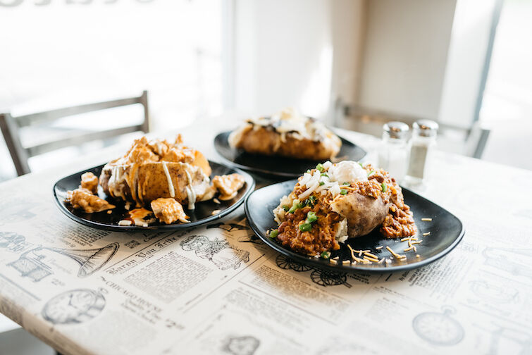 GroundEats's tweet photo. Don't miss out on our signature spuds! Choose between Mushroom Swiss, El Toro, or Buffalo Chicken, or build it your way π₯
#restaurant #local #locallyowned #community #franklintn #nashvilletn #coolspringstn #localrestaurant https://t.co/lCst8BeUXP