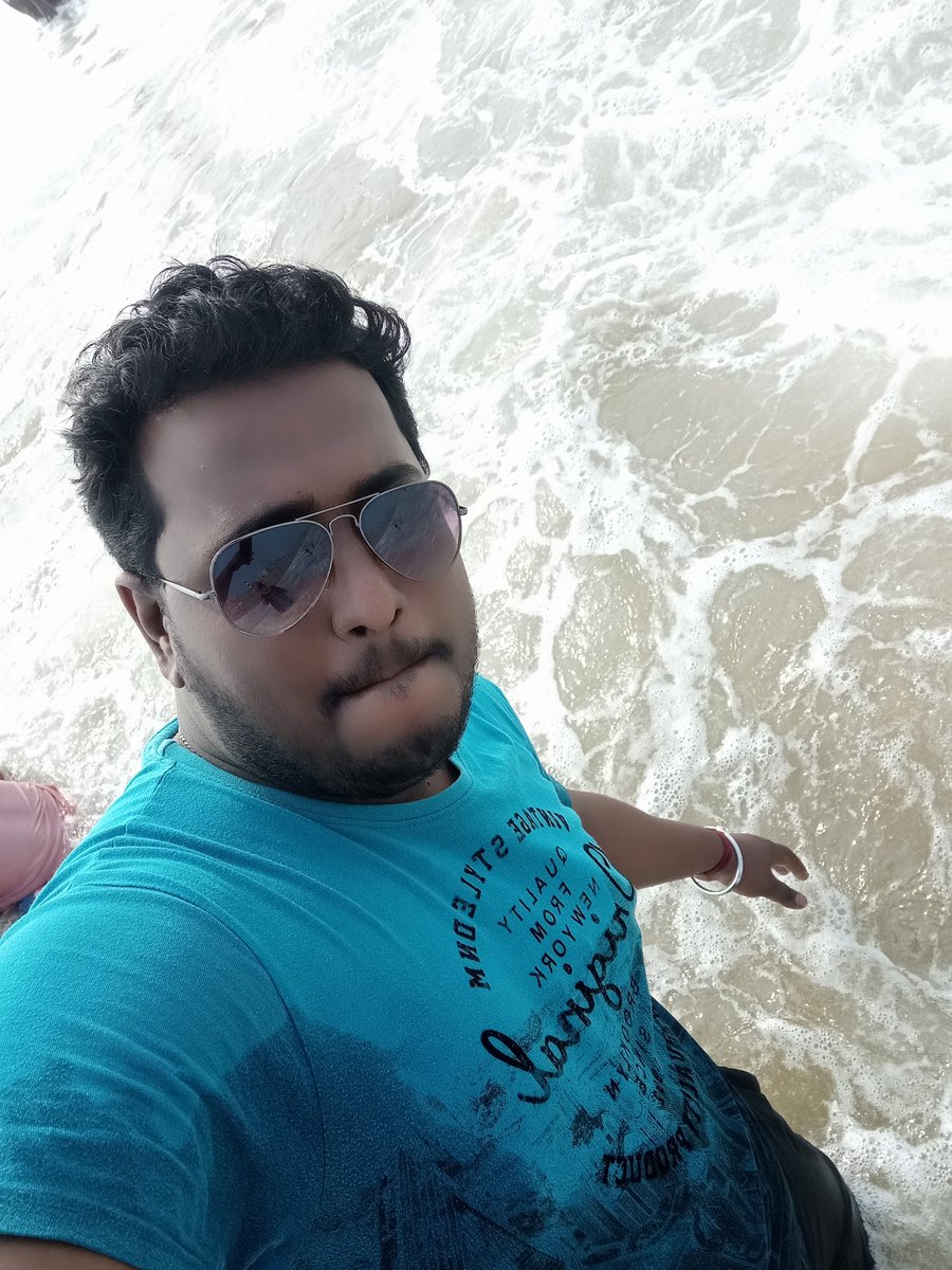 onsvlogs's tweet photo. The thrill of chasing the waves is unmatched. Trying to touch the waves at Puri Sea Beach is a must-do activity for any beach lover

#PuriSeaBeach #BeachActivities #OceanAdventures #BeachFun #WaveChaser #BeachBum #SandyToes #TravelGoals #BucketListAdventure #SeasideEscape https://t.co/lIUuHnLXt5
