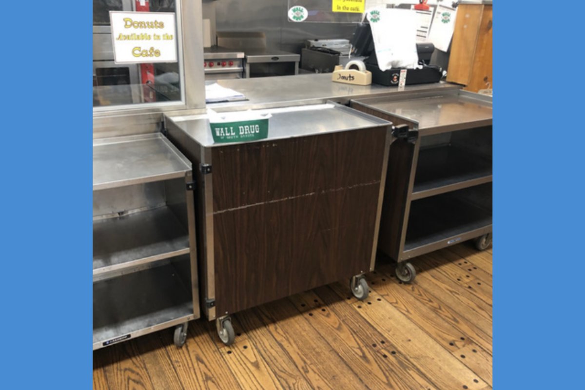 LAKESIDE IN THE WILD SIGHTING: Wall Drug Store in South Dakota 

We'd like to place an order for a dozen of donuts 🍩🍩🍩