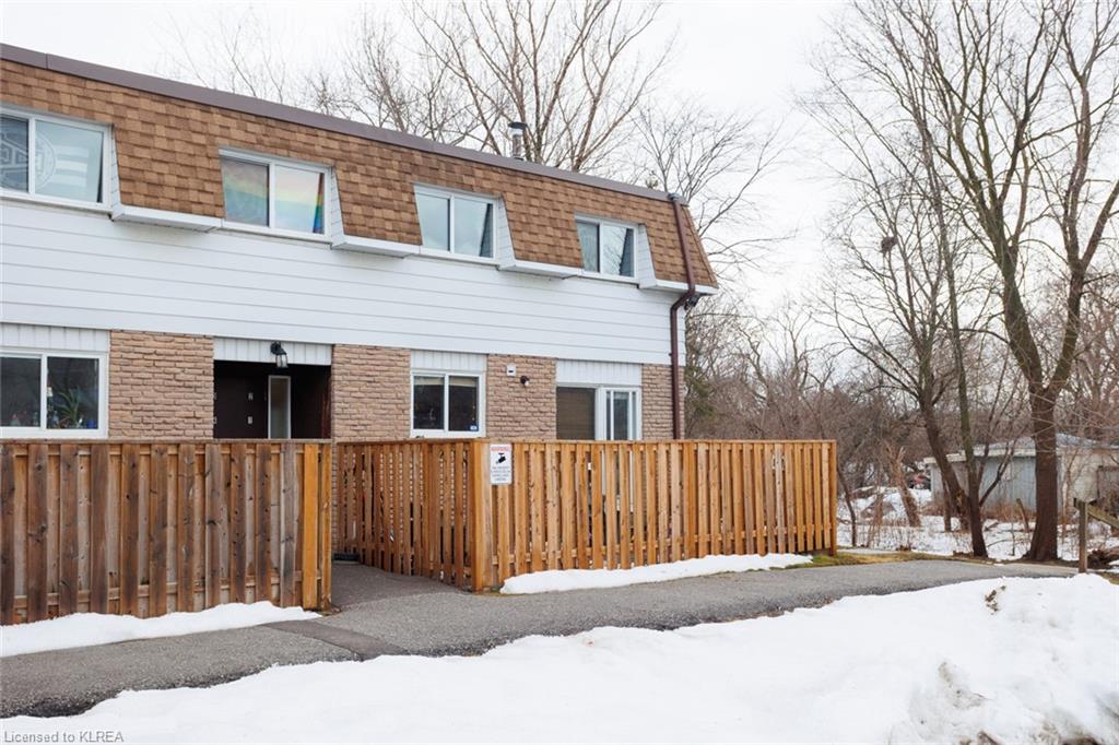 AffinityGrpPinn's tweet photo. NEW LISTING! 730 Cedar St Unit #2, Oshawa. This 2 bedroom 2 storey unit features an updated kitchen and is in a great location!

Please contact Isaac Breadner for more information. %23-2-Oshawa-ON-40390239 https://t.co/zpPrfzKows https://t.co/VhBYff3RHr