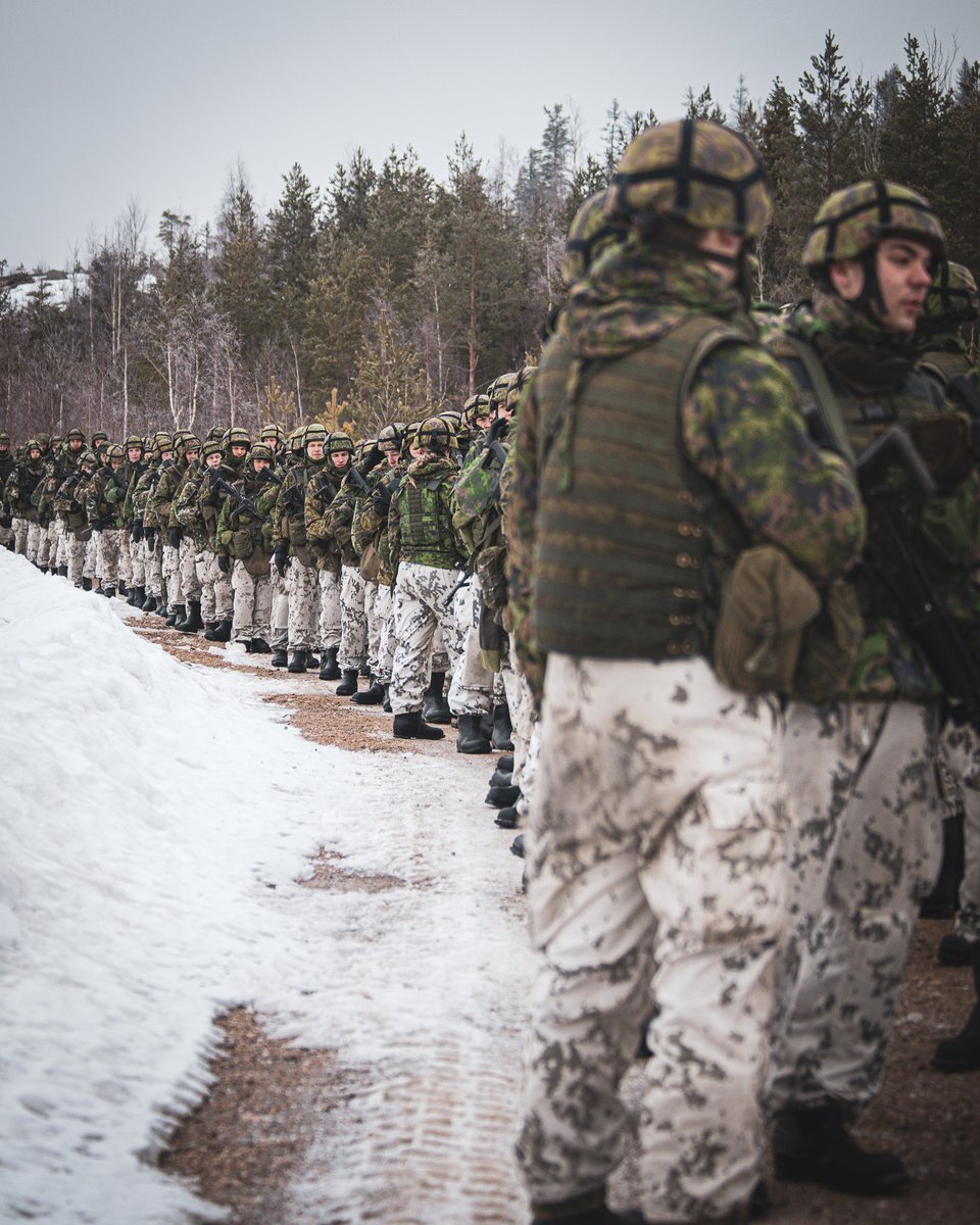 KarjalanPR's tweet photo. Itä-Suomen viestipataljoonalla oli räjäytyskoulutus, jossa räjäytettiin muun muassa raskaat viuhka- ja kylkipanos sekä telamiina. Varusmiehille näytettiin myös raskaan Apilas-kertasingon tehoa.
#karjalanprikaati #isvp #apilas https://t.co/9n68P8ou7v