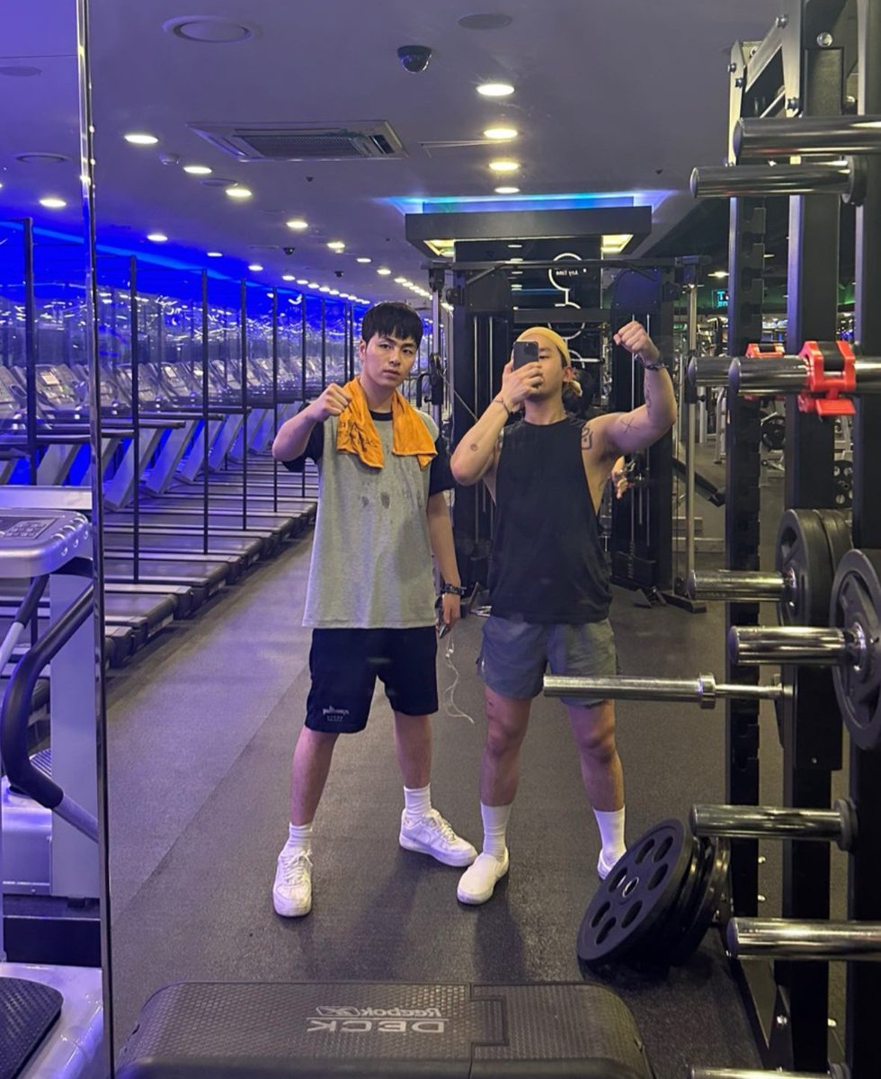 forjunhoe0331's tweet photo. [23.03.22] Junhoe is back to the gym. 😍😍😍 https://t.co/EIPg0BfCJc