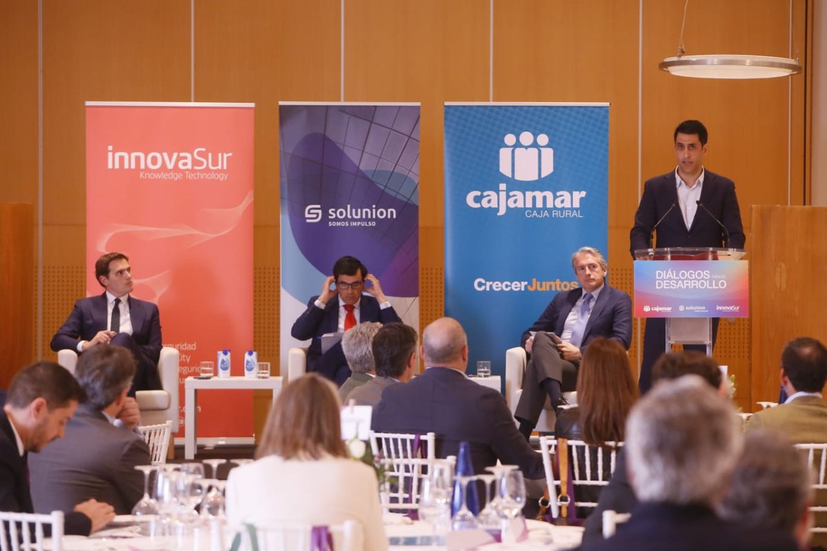 Innovasur's tweet photo. 📆 📌 Ayer Juan José Prieto, CEO de #InnovaSur participó en el almuerzo en #Córdoba sobre “Diálogos para el Desarrollo” junto con @Albert_Rivera e @idlserna para debatir sobre “La Gestión Empresarial en entornos disruptivos” organizado por Andalucía Management. https://t.co/n6ANzCcFjs