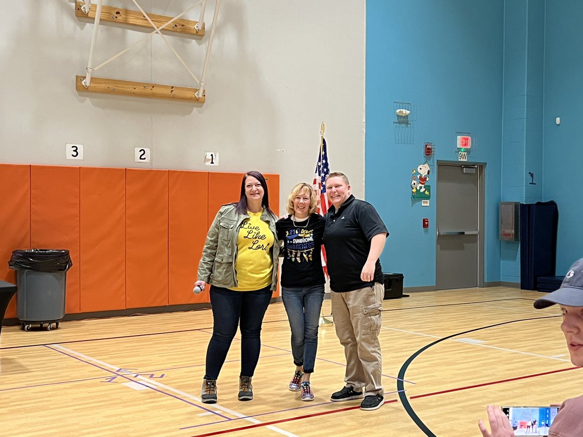 MrsAlliWaller's tweet photo. Congrats to our very own Tina Bryk for winning the Board Spotlight/Live Like Lori Award last night! Our staff, students and families appreciate you and your beautiful soul more than you know! #HillcrestHurricanes #D34ALLin https://t.co/3ZJjM3jH9G