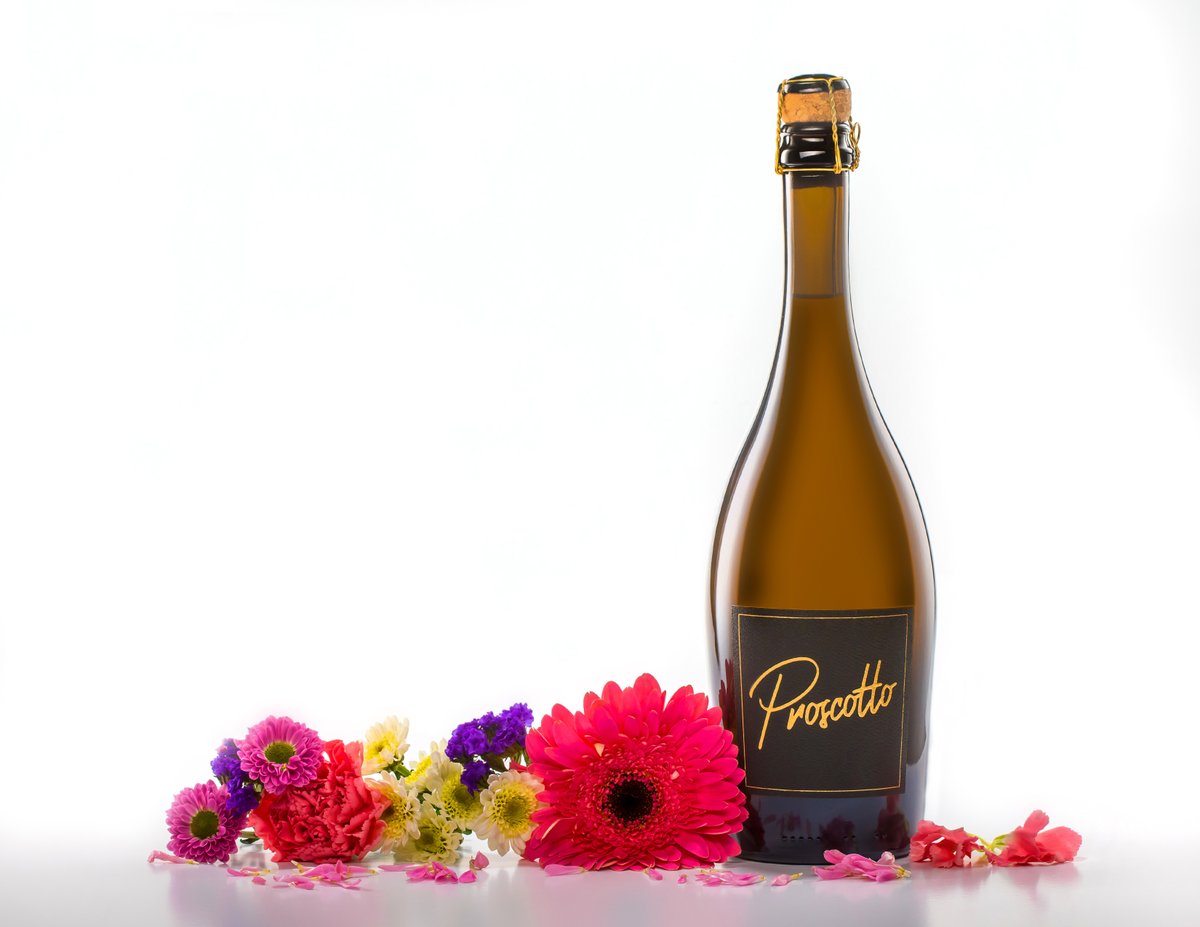 ScottoCellars's tweet photo. Celebrating the first week of spring with a little bubbly!
#cheerstospring #springisintheair #bubbly #sparklingwine #californiawine #wine @proscotto #itsinthename https://t.co/KFYnxdxCnb