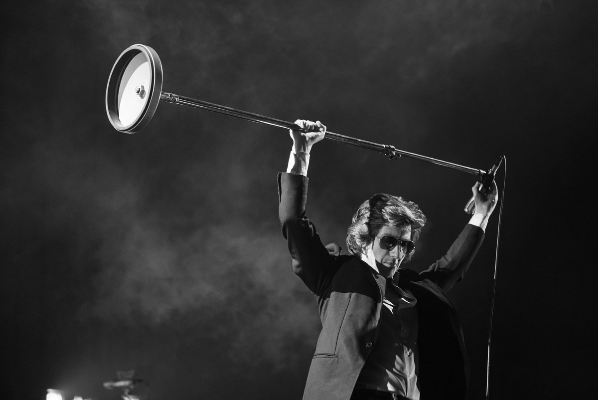 Akhirnya foto Arctic Monkeys Jakarta bisa rilis juga, sempet deg-degan nunggu approval foto mana aja yg boleh publish dari management Arctic Monkeys-nya karena ada kontrak.

Mana kemaren cuma dikasih jatah 3 lagu doang buat motret 😮‍💨

But here it is, enjoy the photos guys! 📸