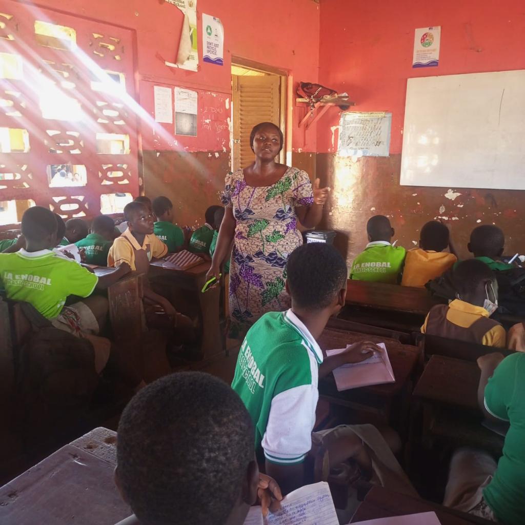 UnitedWayGhana's tweet photo. Members of the Environmental Club at the La Enobal Basic School engage in their last club session for the term. Some of the topics they discussed included Waste Segregation and Hygiene.
@vivoenergy_ghana
#UnitedForTheEnvironment
#unitefortheenvironment https://t.co/8MgkRVAZTt