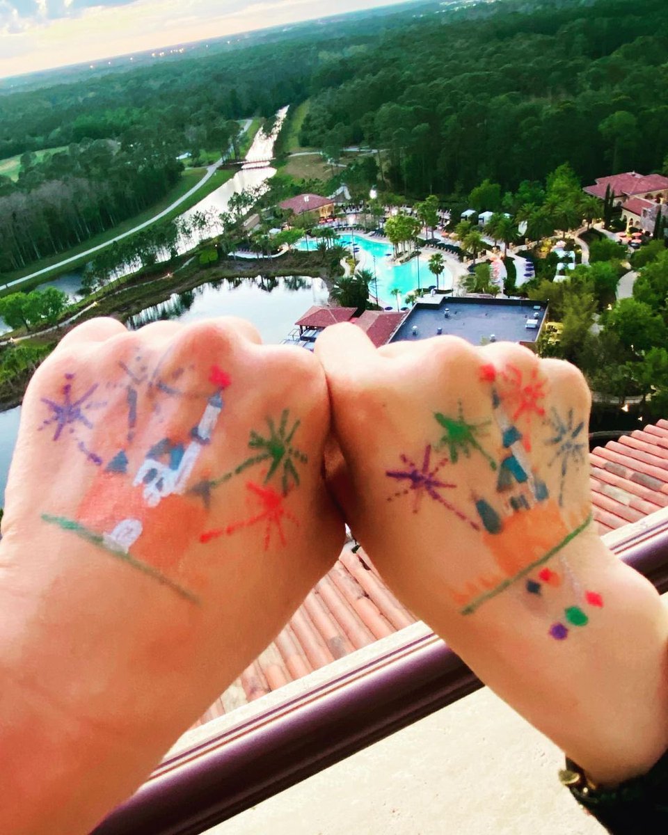 B_612_JS's tweet photo. 지성 인스타그램 🆙

justin_jisung 지유가 그려준 그림❤️🌈💕😘 https://t.co/o0TcJZYJzY