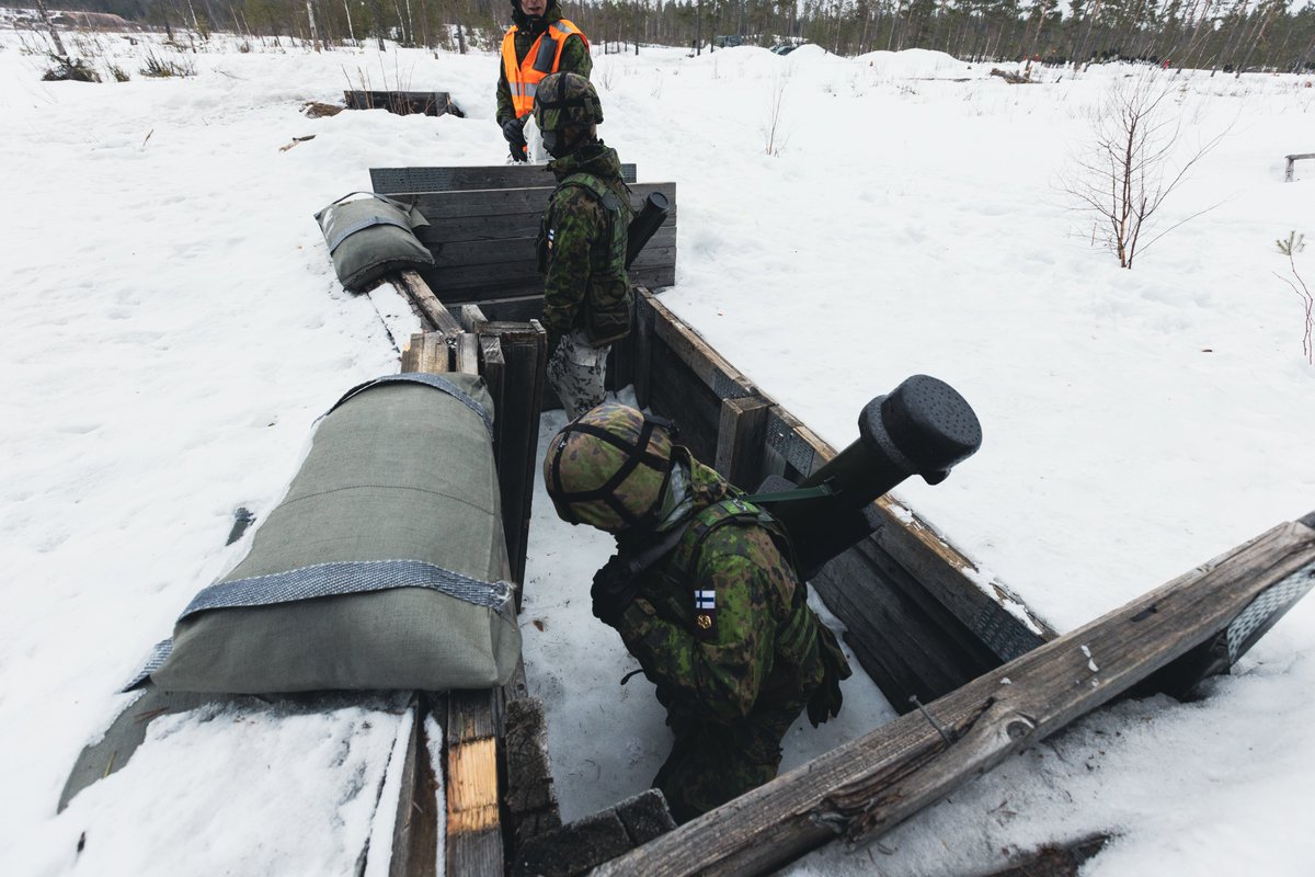 KarjalanPR's tweet photo. Itä-Suomen viestipataljoonalla oli räjäytyskoulutus, jossa räjäytettiin muun muassa raskaat viuhka- ja kylkipanos sekä telamiina. Varusmiehille näytettiin myös raskaan Apilas-kertasingon tehoa.
#karjalanprikaati #isvp #apilas https://t.co/9n68P8ou7v
