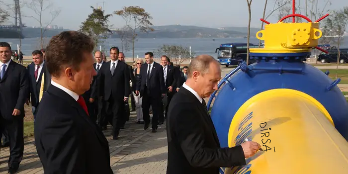 vatastan's tweet photo. Ķīna atteikusies parakstīt jaunu gāzes līgumu ar krieviju. Šis ir salīdzinoši katastrofāls moments #Gazprom un 🇷🇺 ekonomikai, jo krievi gribēja aizstāt lielo robu (pazaudēto Eiropas tirgu) tieši ar Ķīnu. 
Putina asiņainā gāze smird tik ļoti, ka tā pat nav vajadzīga Ķīnai. https://t.co/MGmbuYGjdR
