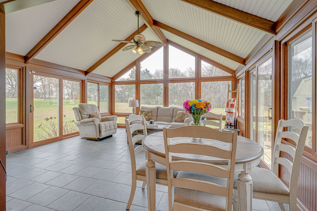Tenn_Homes's tweet photo. Let me fall asleep in this sun room every night!

📍 525 Wilson Dr, Mt. Juliet, TN
🛏️ 4
🛁 2
🏠 2,052 sq.ft.
$475,000
MLS: 2498384
Listing courtesy of: Compass Tennessee, LLC
#homeforsale #nashvillerealestate #tennesseehomes #homesearch #mountjuliet #mtjuliet #wilsoncounty https://t.co/CP97PM95Q0