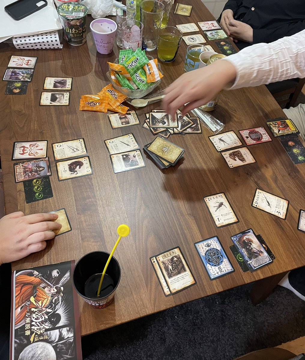 甘どのさん、マイケル、
はやちょ、枚方ガルダイン夫妻と、
三国殺☆

私だけ倒されちゃってヒマ過ぎる！！