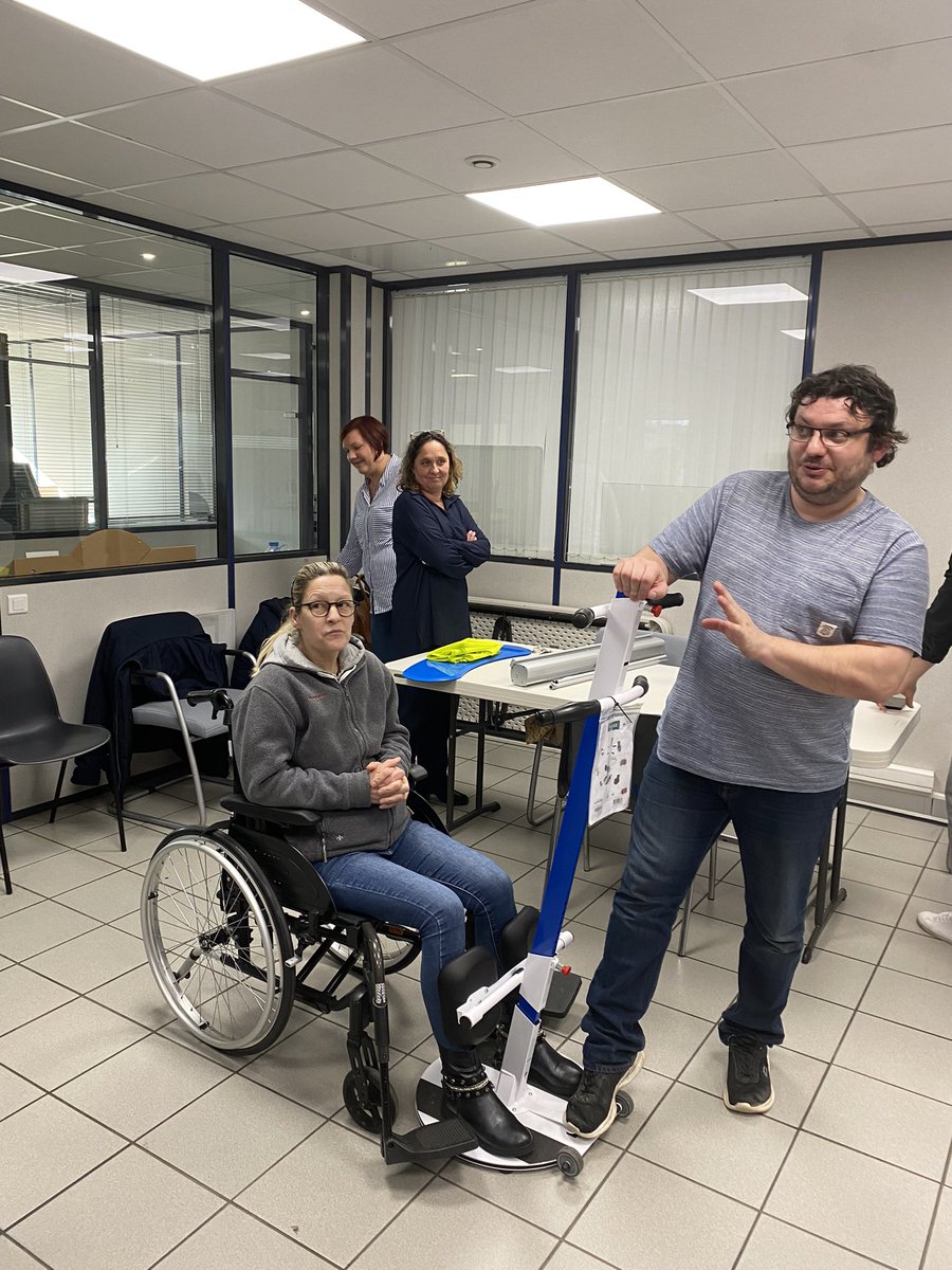 sainleger_p's tweet photo. 📣Hier #poleemploi de #Seclin a organisé une session de #recrutement dans les locaux de la CCPC pour Préparation Opérationnelle à l’Embauche Auxiliaire de Vie aux Familles👩‍🦽🛏️avec ADCOI Formation en partenariat avec l’ANASOPEM.
➡️ 3 candidats entreront en immersions prochainement https://t.co/C07o6lXGA3