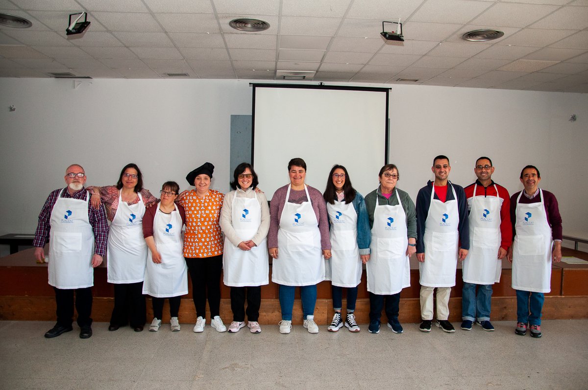 placeat's tweet photo. 🎉¡Día extraordinario en #Pinofranqueado!🌟 10 miembros de #PLACEAT disfrutaron del Taller de Cocina con Conchi "La Enramá"🍴 Aprendimos deliciosas recetas y conocimos el encanto del pueblo y sus gentes. ¡Gracias, Conchi, por una experiencia inolvidable!🥰 #Inclusión #cocina https://t.co/ktMsye5oWZ