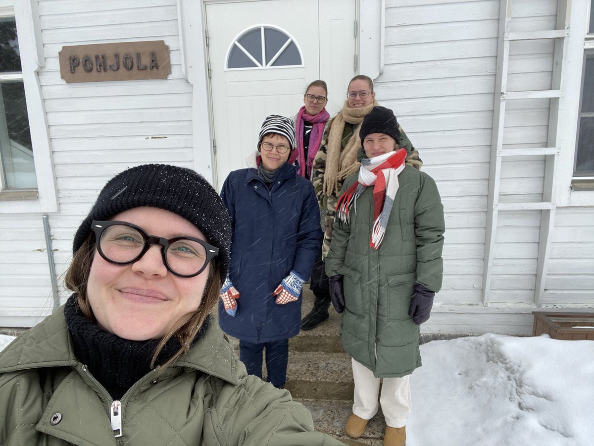 SOLDEXproject's tweet photo. Vietimme kaksi antoisaa päivää Pieksämäellä artikkelikäsikirjoitusten, aineistojen analyysin ja yhteisen keskustelun merkeissä 💎 Hyvässä porukassa räntäsadekin unohtuu nopeammin 🌞 @Hannaristo @Annamakipetaja @marjo_ring #LeenaForma @UEFSocSc https://t.co/KGOm2STwcm