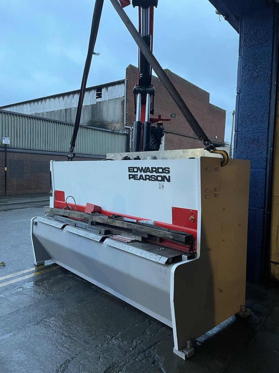 ZebraMachinery's tweet photo. 3metre x 13mm guillotine delivered and installed more for sale https://t.co/CE0J9lxEAl #sold #guillotine #shear #stock #midweek #delivery #install #training #sheetmetal #sold #hiab #transport #customerexperience https://t.co/keO9HWQ0DP