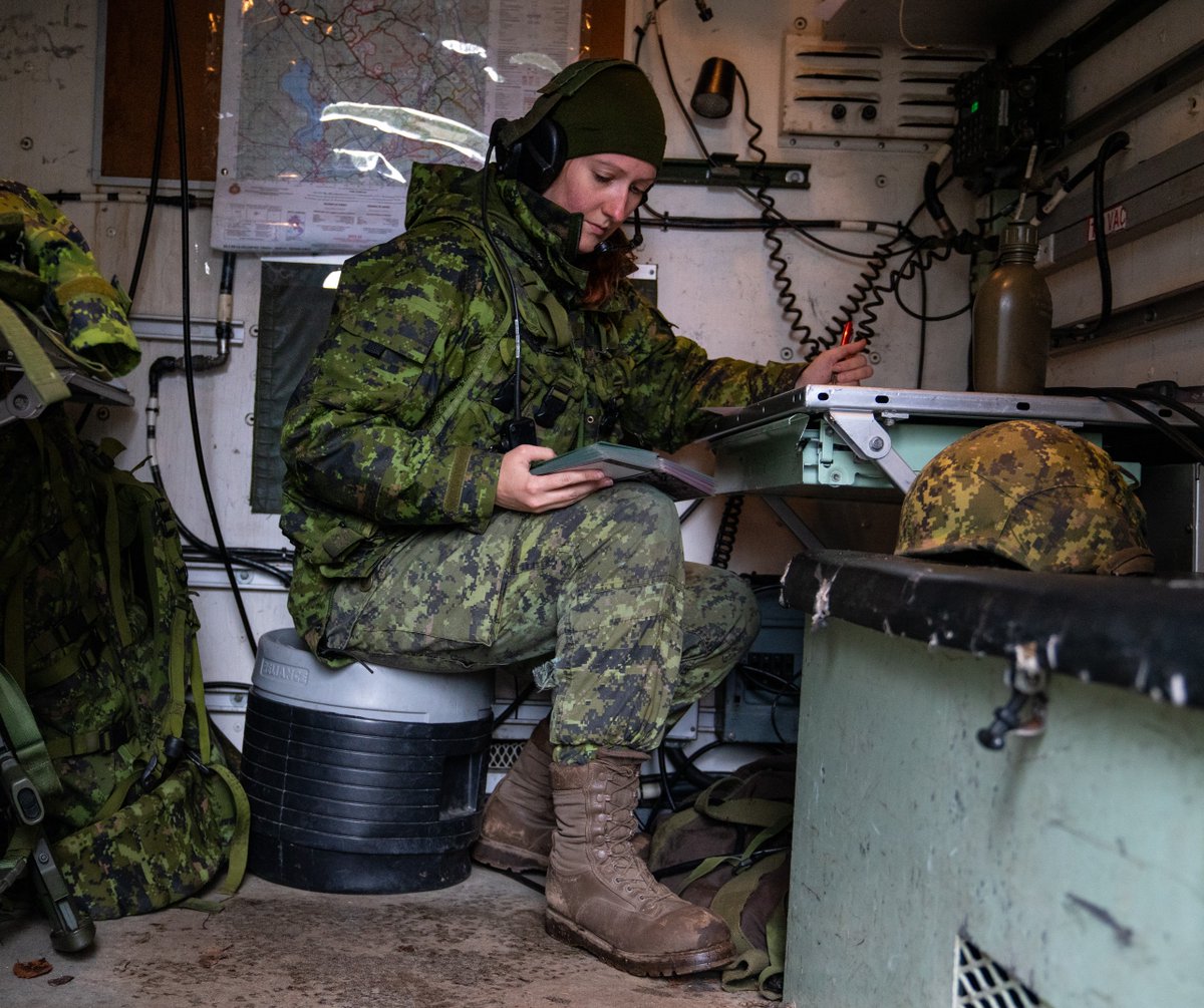 CanadianForces's tweet photo. Commanders need to know exactly what’s happening, when it’s happening, and where people are on the map. That’s where Signal Operators come in. 1/3 https://t.co/nd8qklKxZo