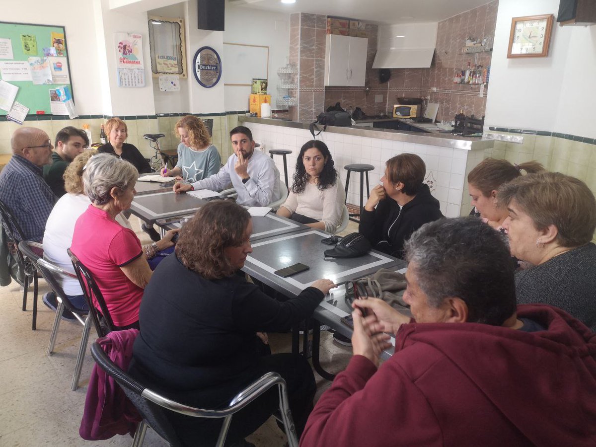 SevEntreTodas's tweet photo. 👥 @ismaelsc_ y @SusanaHornillo han visitado El Higuerón y se han reunido con vecinos.

🚌 Hay que intensificar las líneas de TUSSAM a su paso por El Higuerón y San Jerónimo para poner fin al aislamiento del barrio y ampliar el trazado del metro. 👇

https://t.co/oMlSARkF45 https://t.co/mdjrSHuV8O