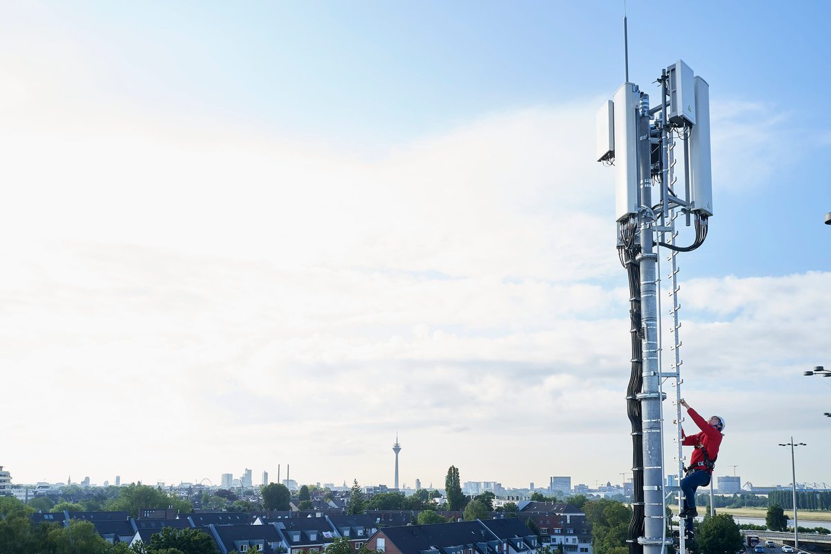 tarifrechner's tweet photo. Chinas 5G Netzabhängigkeit: Bundeswirtschaftsminister Habeck will weiter China-Komponenten in 5G-Netze--
Ob der Netzausrüster Huawei eine Rolle beim 5G LTE Netzausbau in Europa spielt, ...mehr https://t.co/SF32y5W9IU #China #Huawei #BMWK #Habeck #5G #5GNetz https://t.co/KLB8hSjSHG