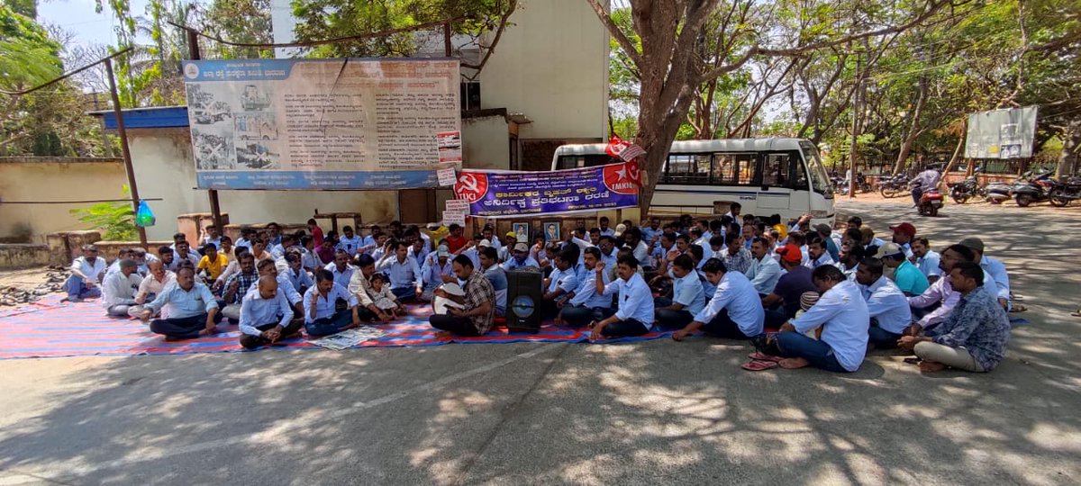 MaruthiWadekar's tweet photo. @ShivaramHebbar Tata marcopolo 400 employees who are ignored by the company are had serious issues about their unfair transfer to Lucknow unit and 34   are suspended without any reason by the company.....and this issue discussed in ministry level of Karnataka government and govt of India. https://t.co/UIiMiqLqe2