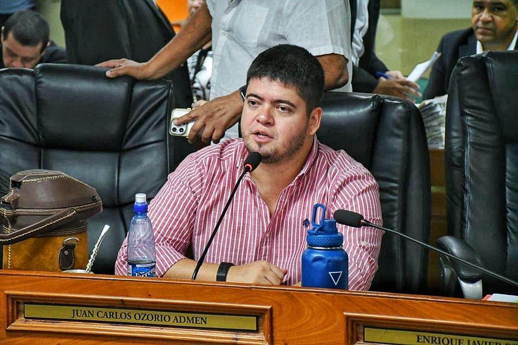 Juankozorio's tweet photo. Buenos días para tod@s.

Ya presente en la Sala de Sesiones de la @juntasuncion, para la Sesión Ordinaria del Pleno. 

En la fecha trataremos 92 puntos del Orden del día. 

1er. Punto: Convocatoria a los responsables de la Dir. De Tránsito de la Intendencia Municipal (sigue) https://t.co/4HdU6UgD52