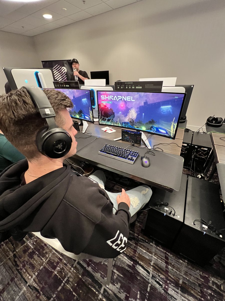unixcorpgg's tweet photo. yesterday, @mirkx0 set a record of the highest pistol kills on @playSHRAPNEL's live demo! 🥇

talk about doing it on the fly at #GDC2023! 😎

things are heating up in San Francisco! make sure you’re part of the wave. meet up with the @gounixgaming squad! #getOWNED https://t.co/KNjH8tSuFP