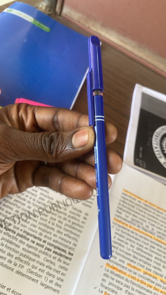 Bonjour étudiants et élèves de la terminale, je vends ce genre de stylo à 200fr. Il vous garantit la mention au bac ainsi que les 60 crédits dans toute la facilité 

Livraison offerte.