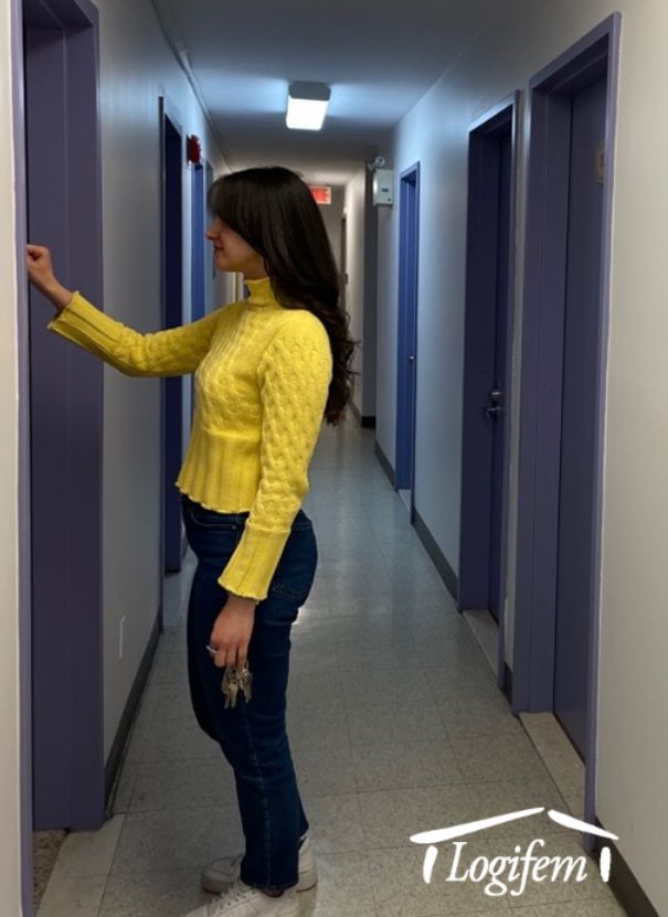 logifem's tweet image. Vérification matinale ☕☀️ 

À tous les matins, une intervenante fait le tour des chambres pour s’assurer que toutes les femmes suivent leurs routines et se sentent bien. Voici Andrea, l’une de nos intervenantes psychosociales, qui fait sa tournée. 

#logifem #montreal