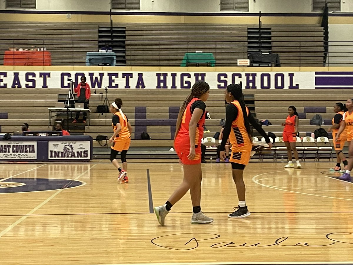 Mannayouth2013's tweet photo. Destiny and Myia played in the Ga Elite Showcase Sunday. They played with the upperclassman and we’re the 2 youngest girls playing. They did amazing 🤞👏💙 Can’t wait for their freshman year 🔥🥇#KeepWorkingLadies @TrustGod0824 @lgscouting @DestinyColquitt @GeorgeJamyia https://t.co/30P3hEcFh3