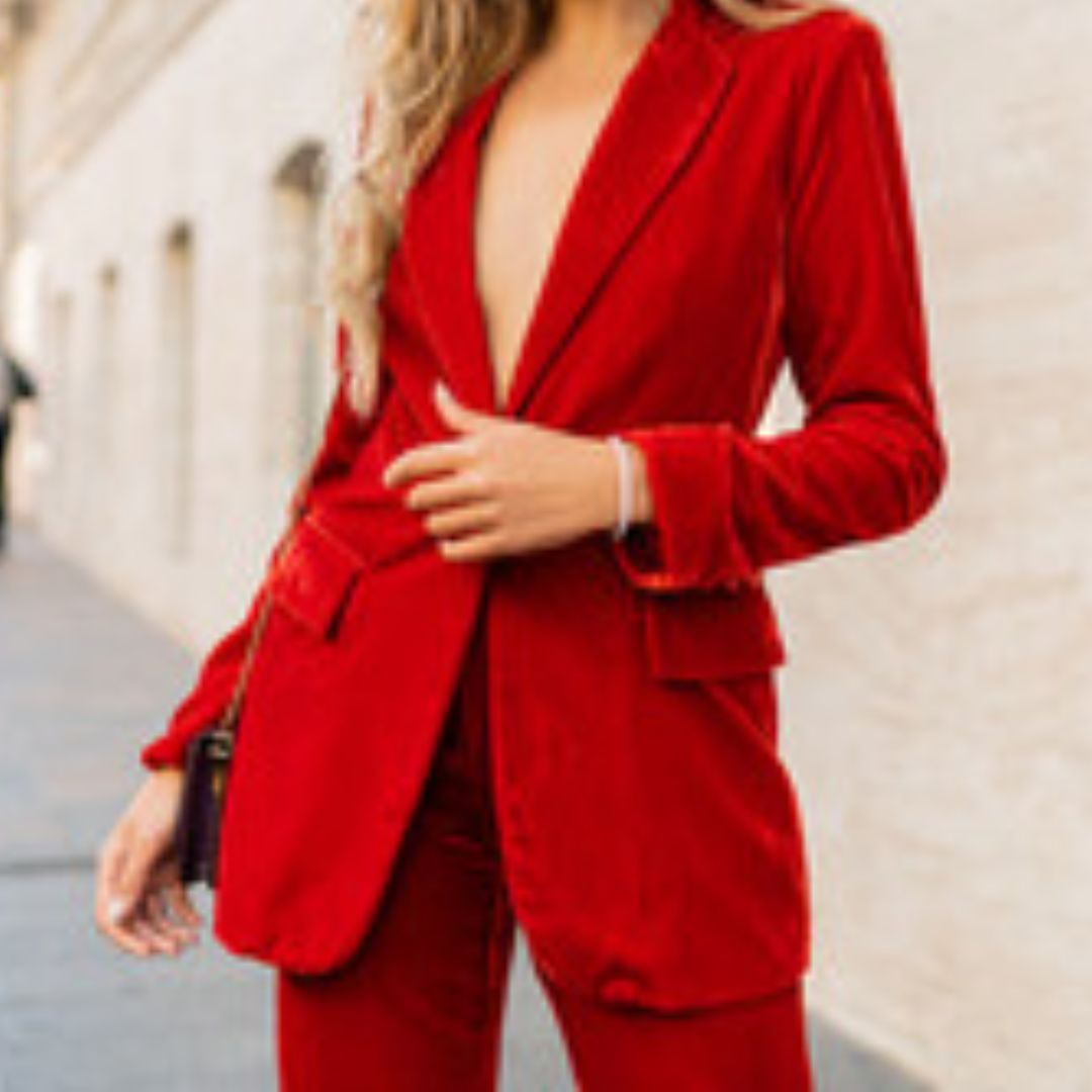 LadyKatieBlogs's tweet photo. Red is the color of power, and so is this suit. https://t.co/19UB4pyvaR