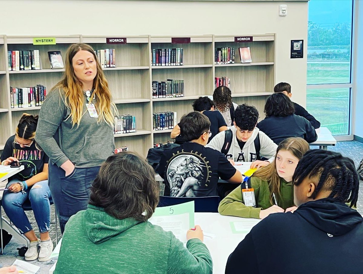 brazoswoodlib's tweet photo. English 2 classes are doing gallery walks today! At each station, students are analyzing paragraphs and determining how they would be graded if they were turned in as a STAAR EOC exam. They’re enjoying the peer editing process! #bucbooks #bucpride #beconnected #highschoollibrary https://t.co/VmmGpMqgx9