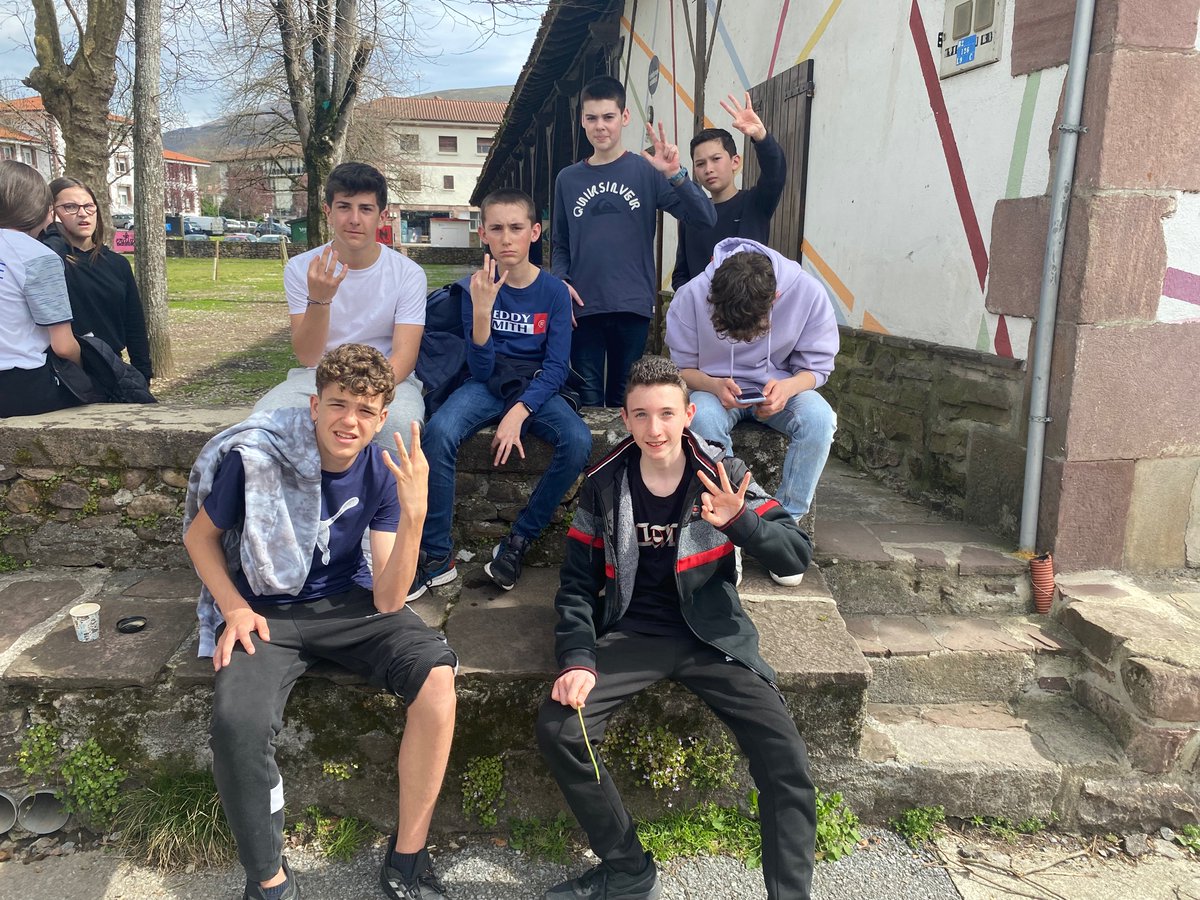 <a href="/sepiegob/">SEPIE</a> <a href="/colegioNSHuerto/">colegionshuerto</a> <a href="/AgoraAbierta/">Clara Cordero</a> <a href="/educaINTEF/">Educación INTEF</a> Aquí tenemos los 3 primeros equipos en resolver el #EscapeNooc sobre basajaun en <a href="/baztan/">Tanya Kerr-Bzadough</a> <a href="/CollegeCharles/">Collège Charles Lemaitre Officiel</a> <a href="/GoudeMickaelle/">Mickaelle Goudé</a>