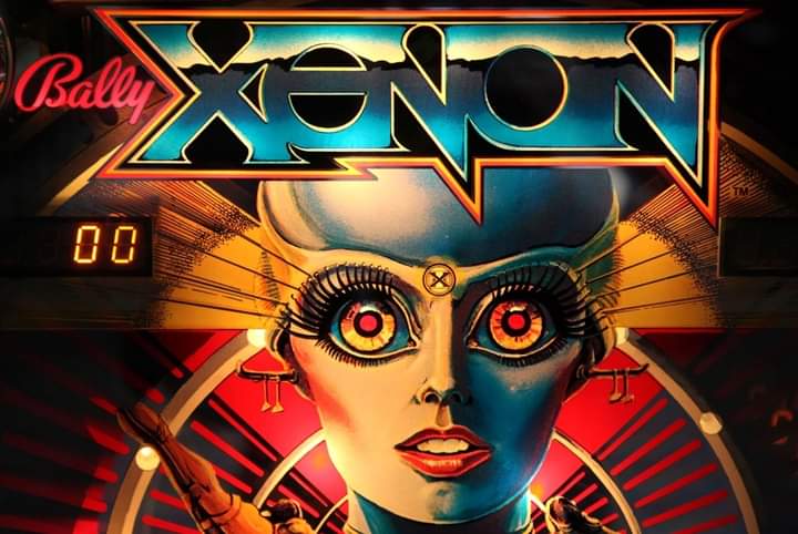 GamesGows's tweet photo. A forma como os anos 80 imaginava o futuro ainda é algo que me fascina até os dias atuais. A arte inconfundível do Pinball Bally Xenon de 1980, o primeiro Pinball a reproduzir voz feminina que era de Suzanne Ciani.

#Xenon #SuzanneCiani #pinball #FLIPERAMAS https://t.co/e3xFpE1lPx