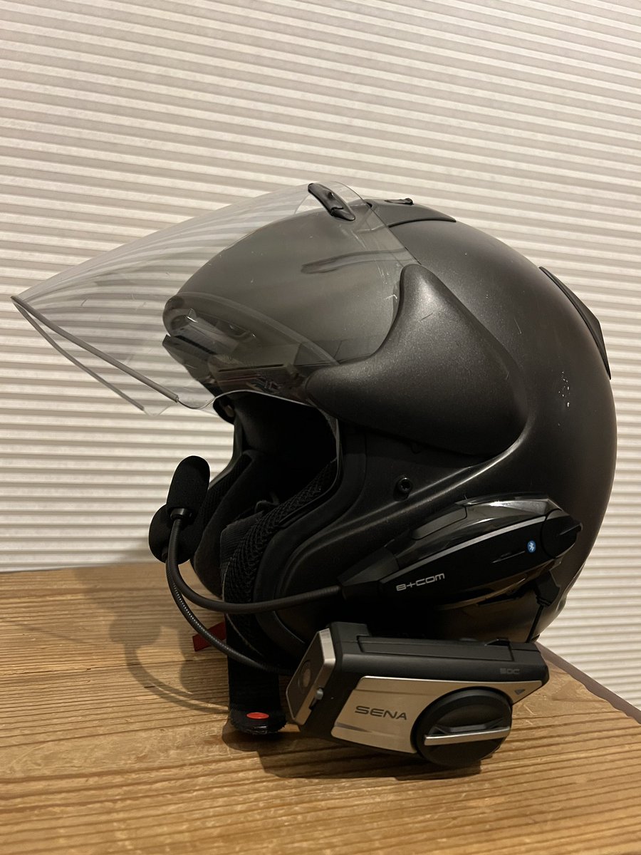 kota_bike's tweet photo. 今までSENAでしたが、YOYOさんのお客様衆がB+COMということで増設。大袈裟っぽくアンバランスですが、SENAカメラは外せません。#インカム #bcomone #SENA #sena50c https://t.co/oFn68d4ytQ
